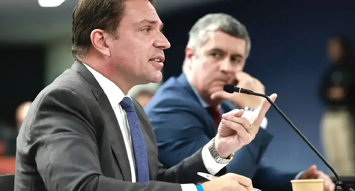 Prisão de Ramagem é decretada por Moraes após deputado ser flagrado em Miami