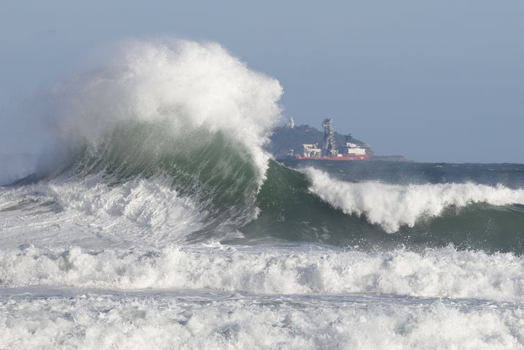 Rio de Janeiro tem previsão de ventos fortes e ressaca até domingo
