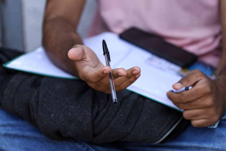 Tiroteio suspende prova do Enem em escola no Rio