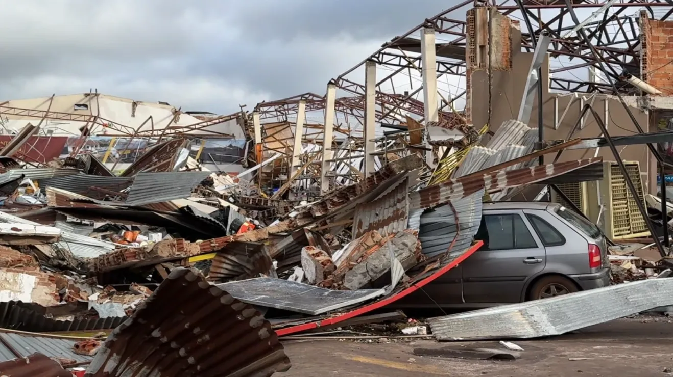 Tornado no Paraná causa destruição e deixa 6 mortos; há 437 feridos