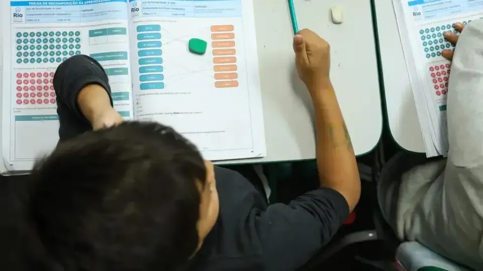 Críticas ao viés ideológico reacendem debate sobre rumos da educação brasileira