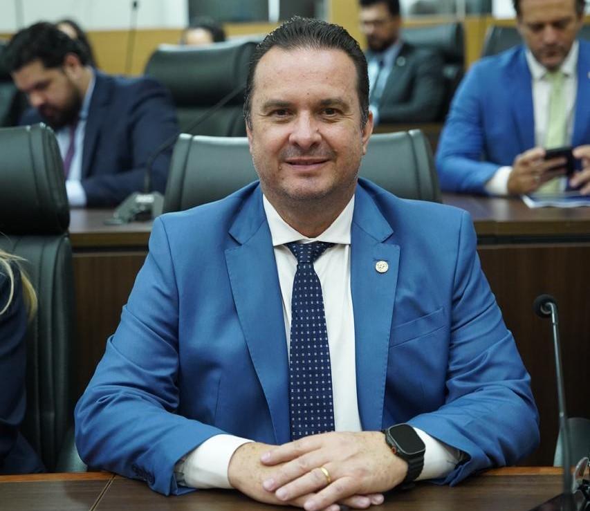 Deputado Dr. Luís do Hospital destina R$ 1,3 milhão para estradas rurais de Theobroma