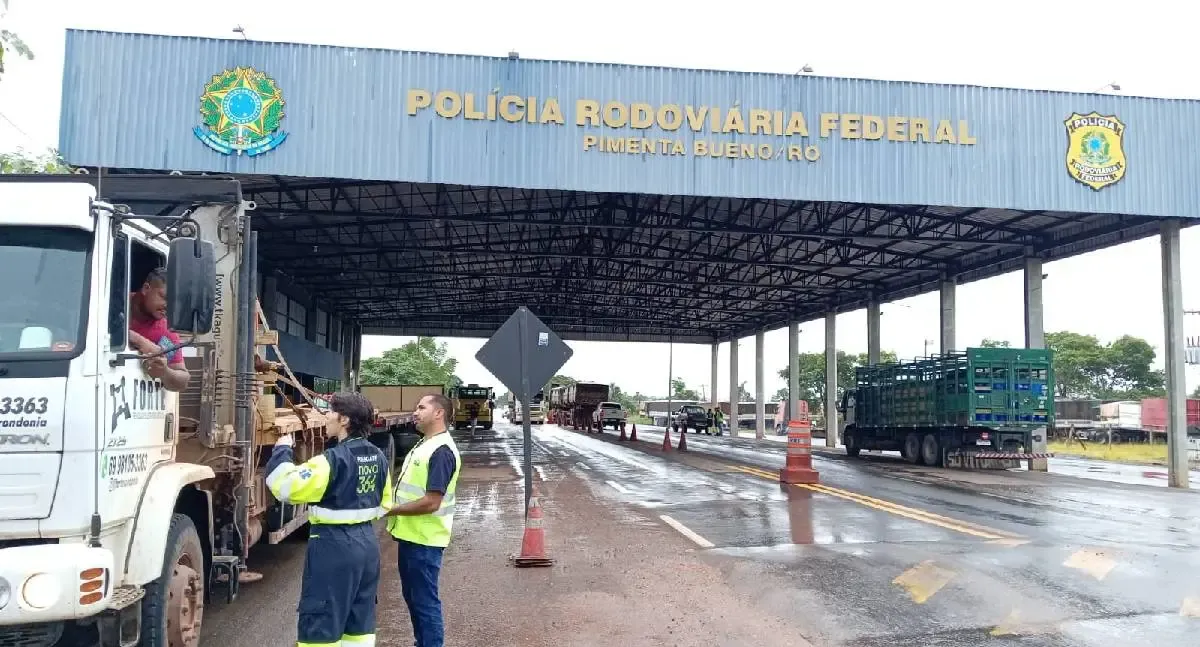 Operação Viagem Segura orienta mais de 10 mil motoristas na BR-364 durante férias