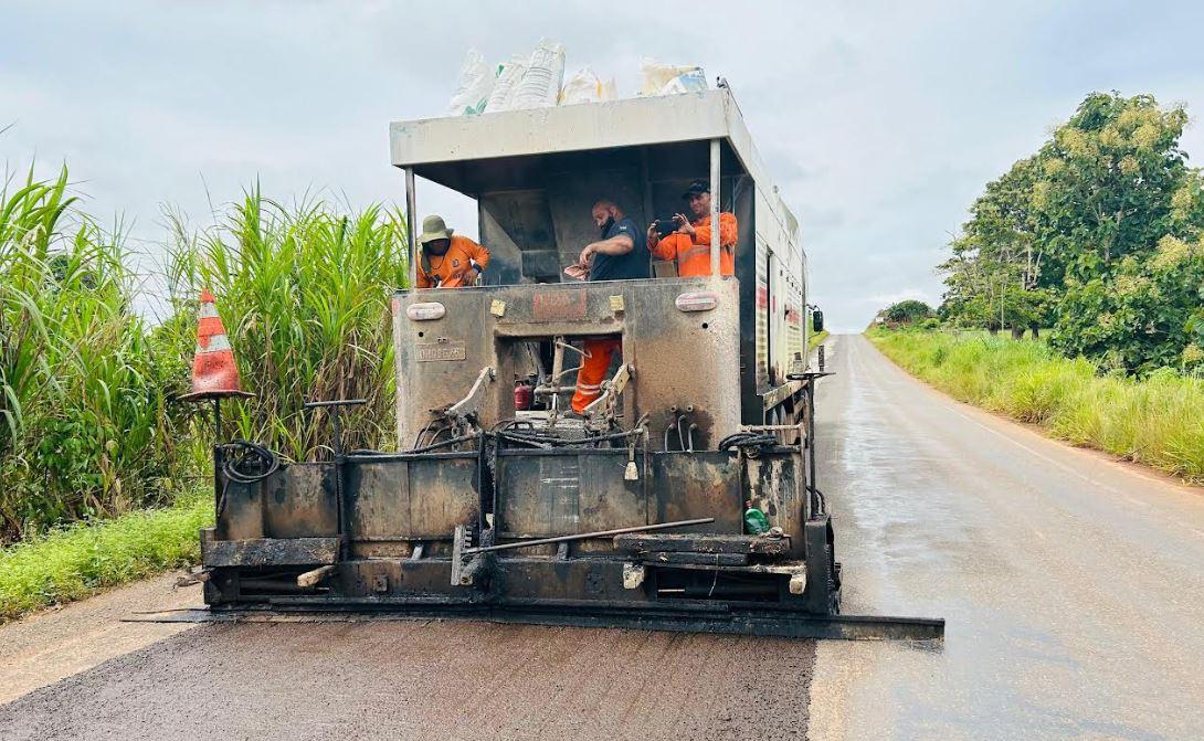 Parceria entre Jean Oliveira e Governo do Estado leva microrrevestimento à P-50 em Alta Floresta