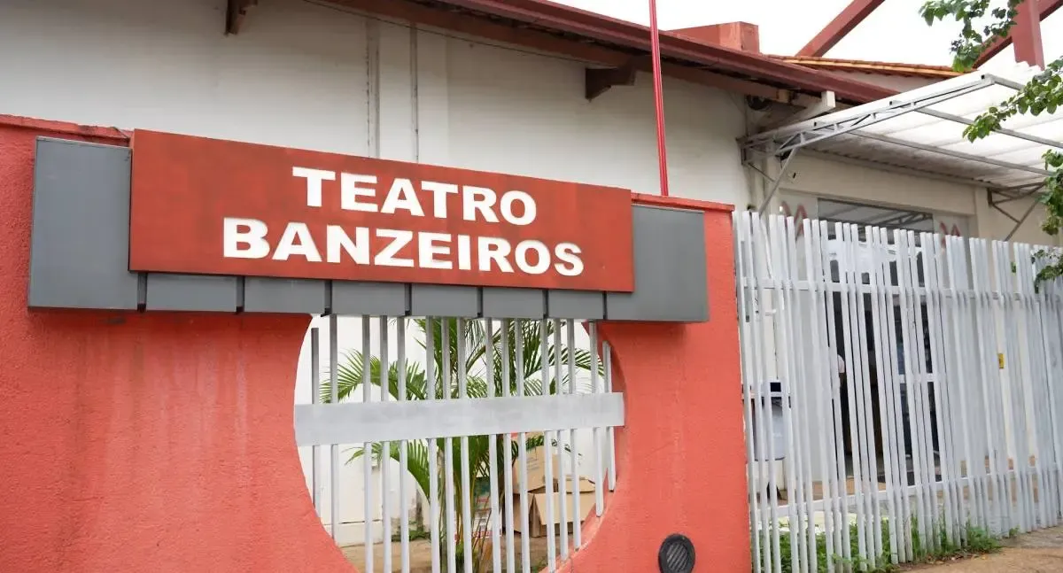 Teatro Banzeiros passa por manutenção para garantir melhores espetáculos