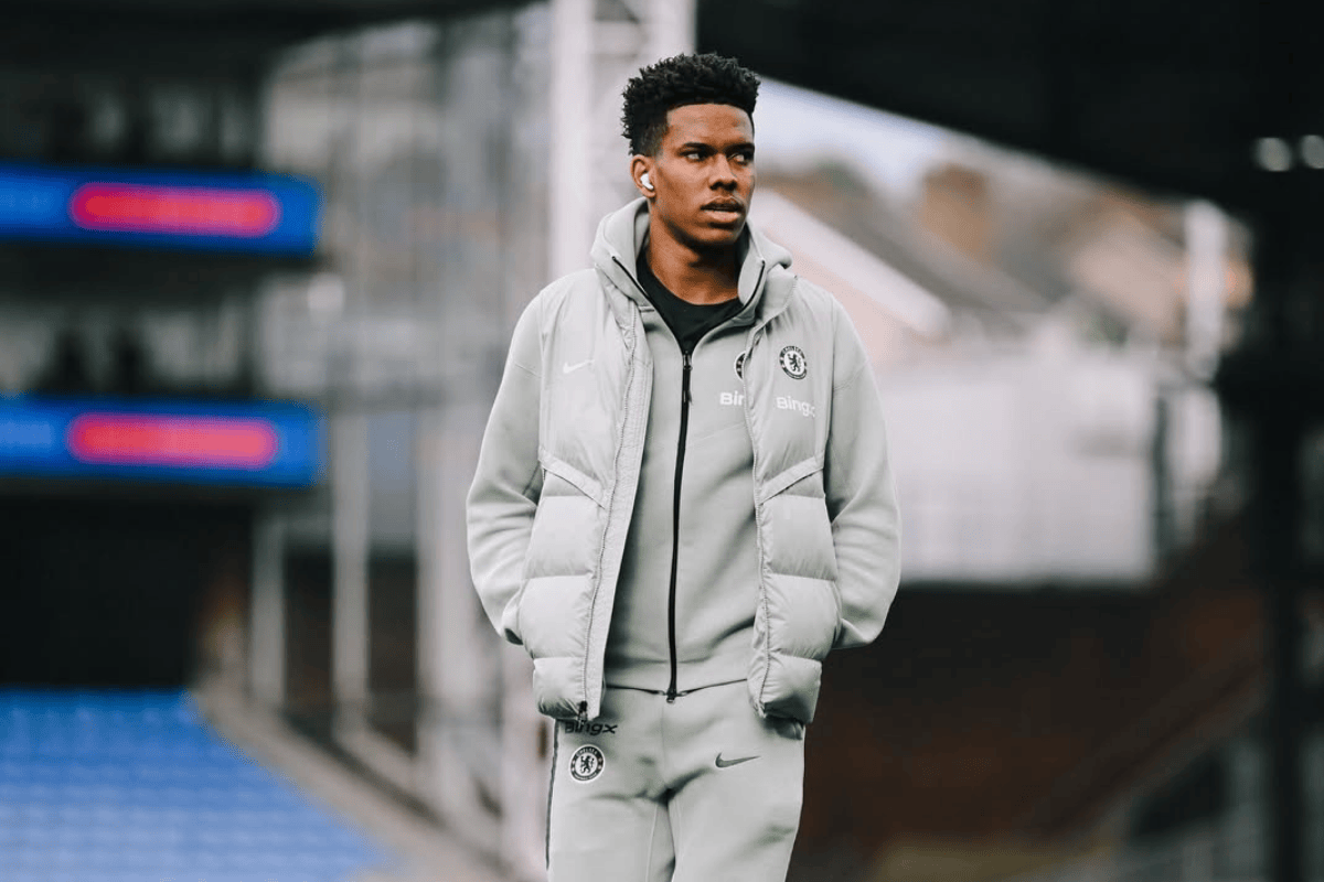 Técnico do Chelsea elogia Estêvão após vitória na Premier League