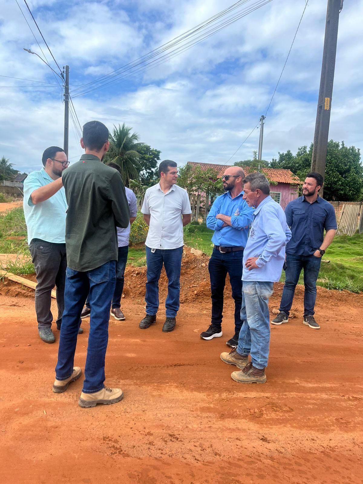 Vereador Adalto acompanha tratativas para resolver rompimento de tubulação da CAERD e garantir futura distribuição de água potável em União Bandeirantes