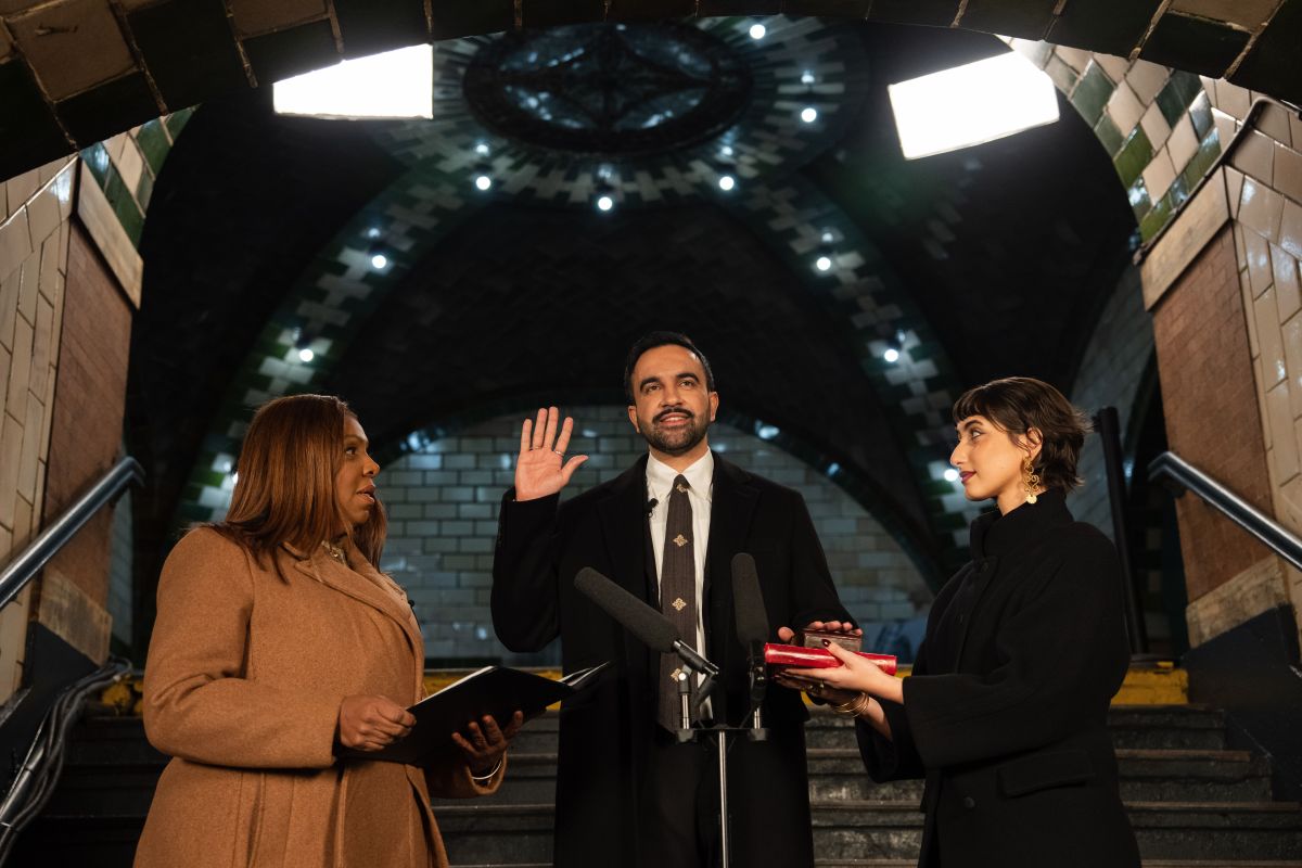 Zohran Mamdani toma posse como prefeito de Nova York
