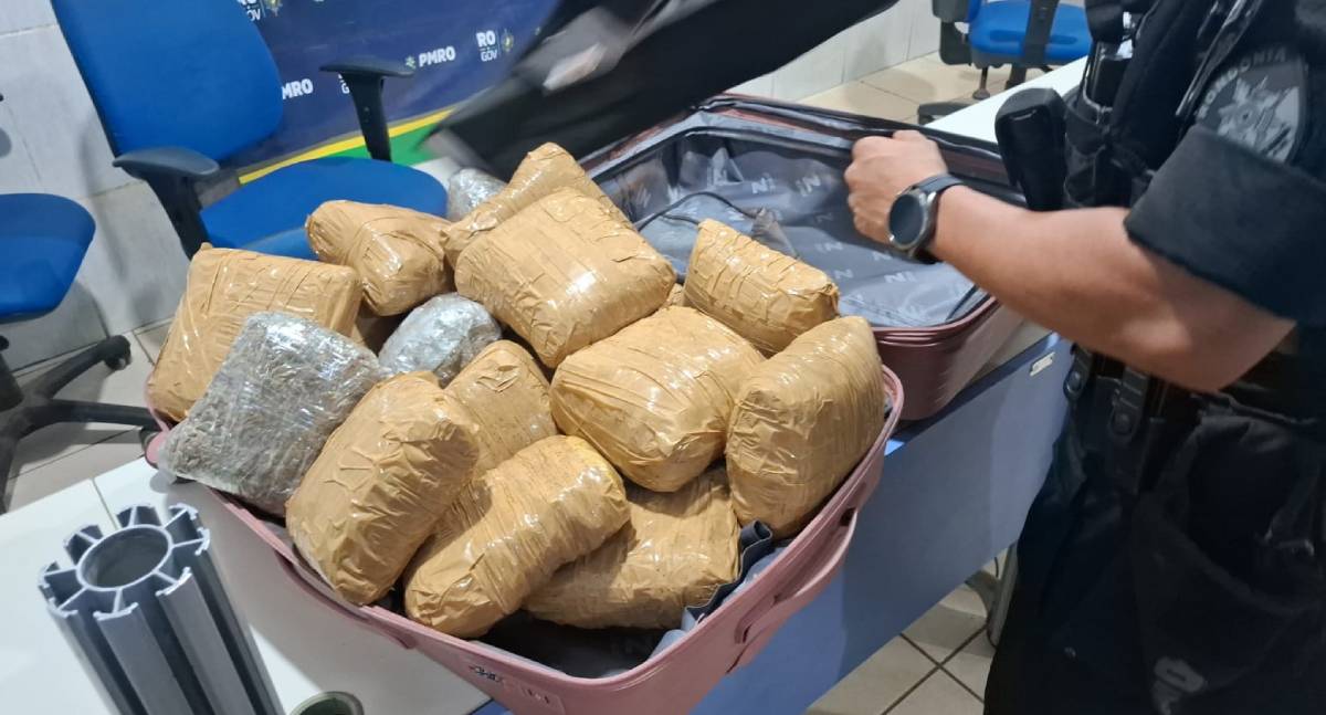 Adolescente é apreendida com 21 quilos de drogas na BR-364