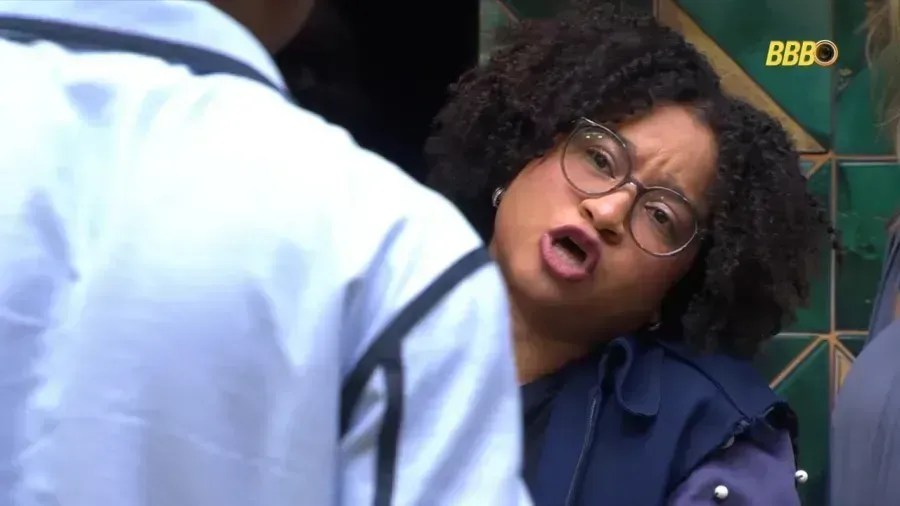 BBB 26: “Aperta o botão”, dispara Milena para Edilson após dinâmica