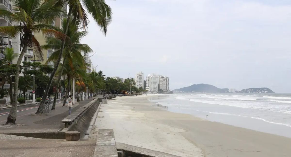 Bombeiros salvam 348 de afogamento no litoral de SP