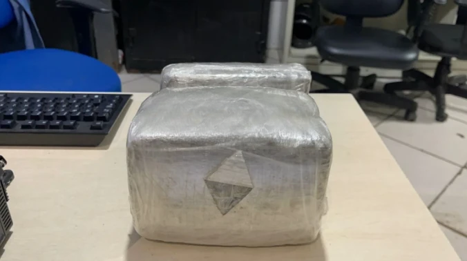 PRF prende homem com 3 kg de maconha em ônibus na BR-364