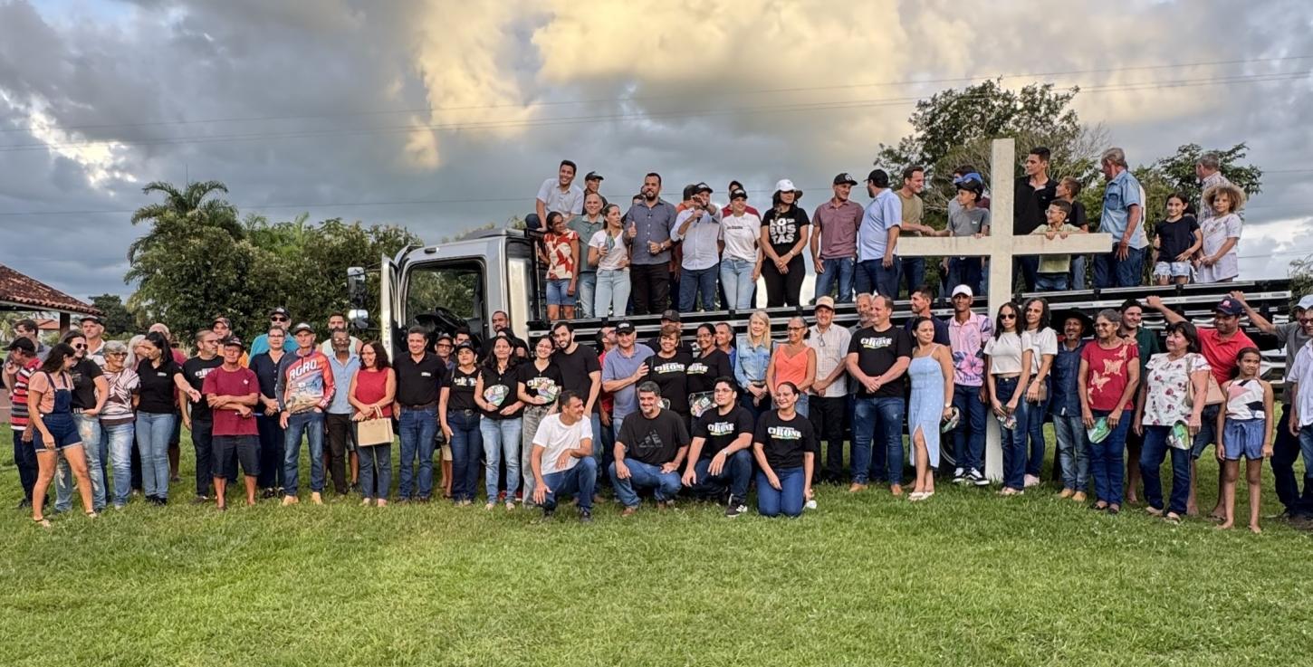 Produtores rurais recebem caminhão com apoio de Cirone Deiró