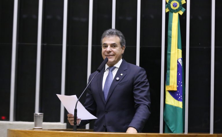 Projeto exige nome fantasia e CNPJ em faturas de cartão de crédito e débito