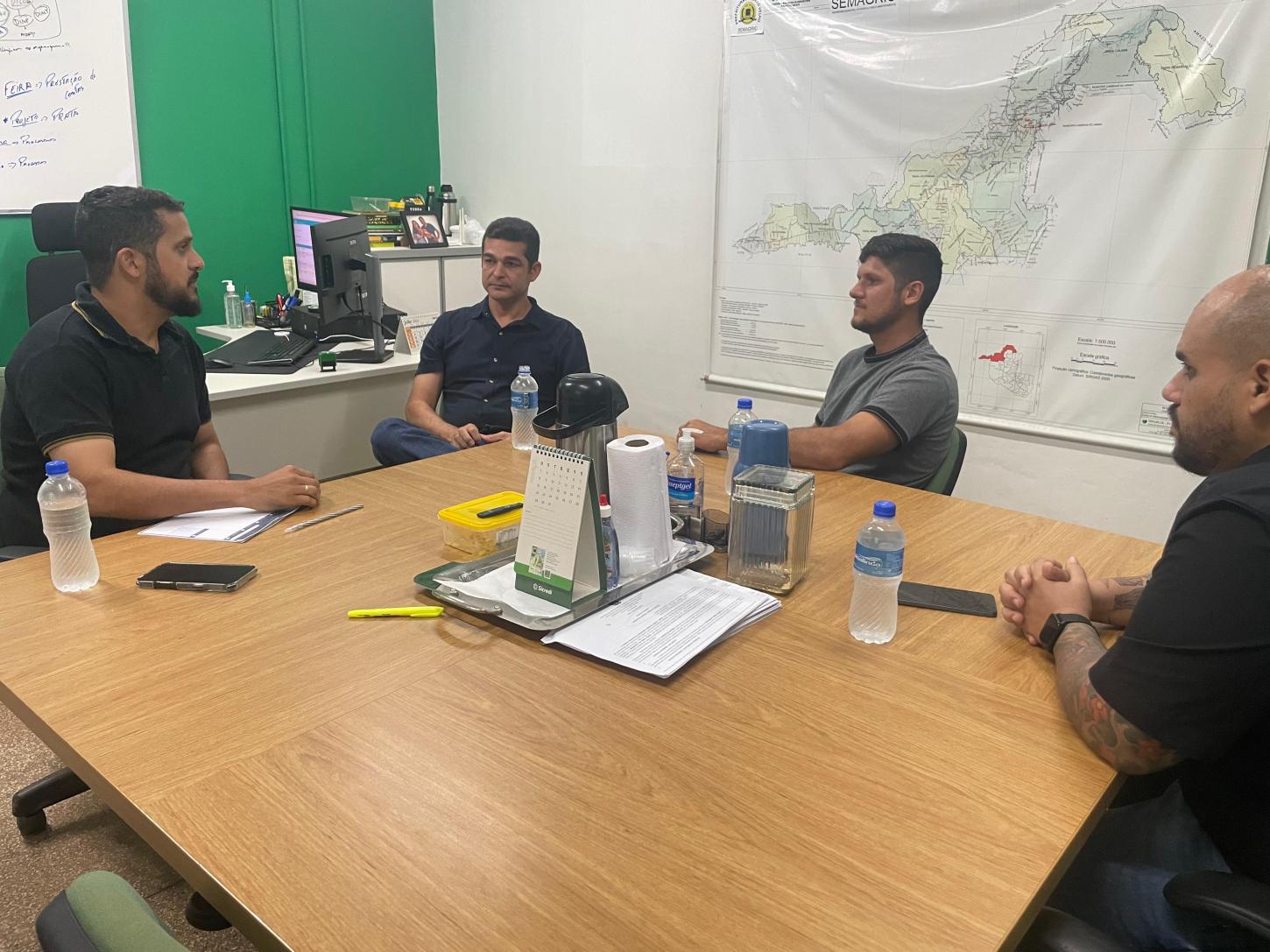 Adalto se reúne com SEMAGRIC para tratar da colheita em União Bandeirantes