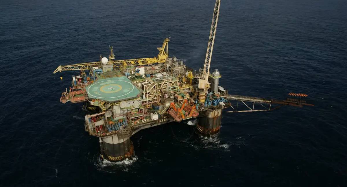 AIE anuncia liberação histórica de 411 milhões de barris de petróleo