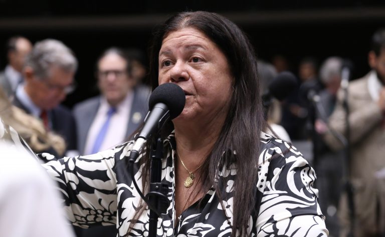 Comissão aprova projeto que equipara lúpus a deficiência para fins legais