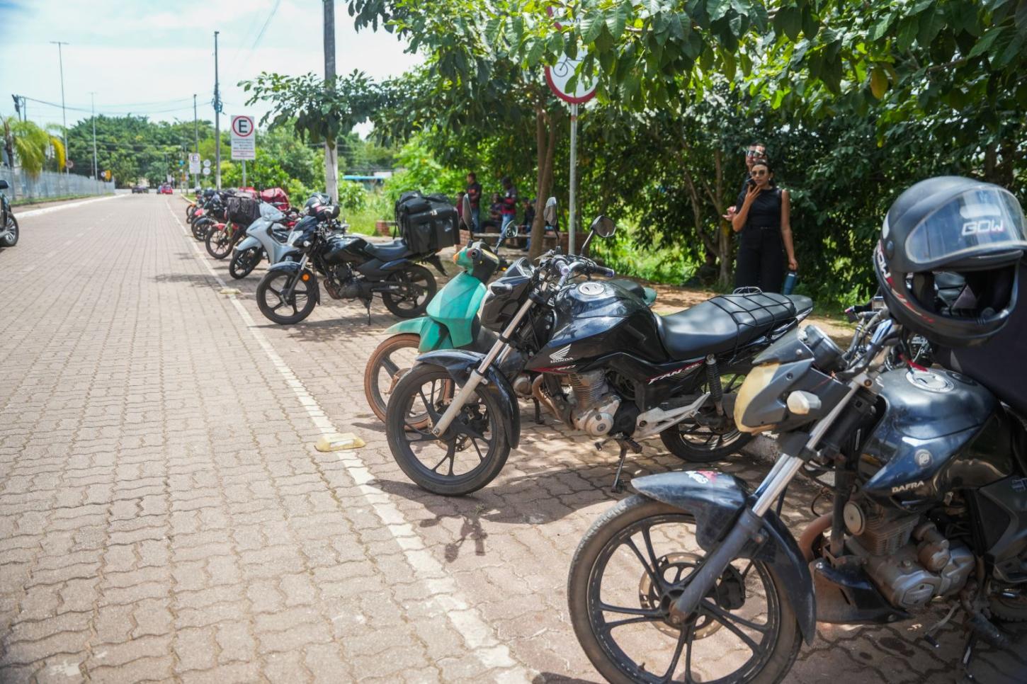 Entregadores de delivery terão estrutura completa atrás do shopping