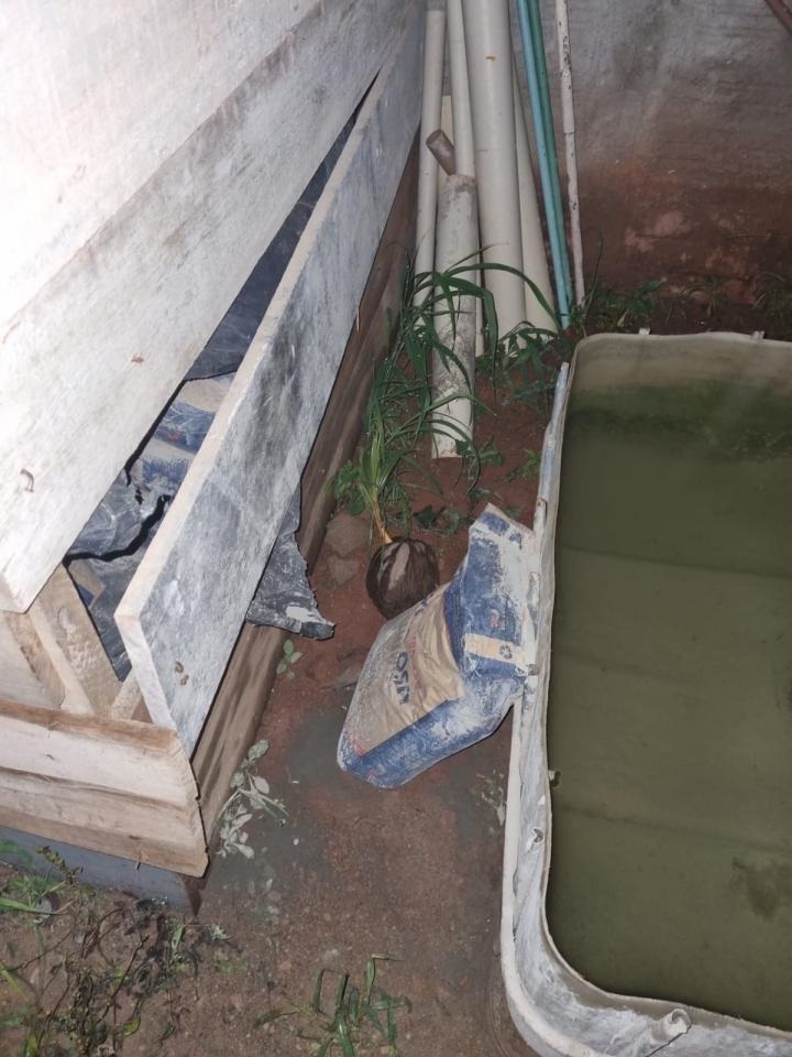 FORÇA TÁTICA DA PMRO FLAGRA HOMEM FURTANDO CIMENTO EM CEREJEIRAS
