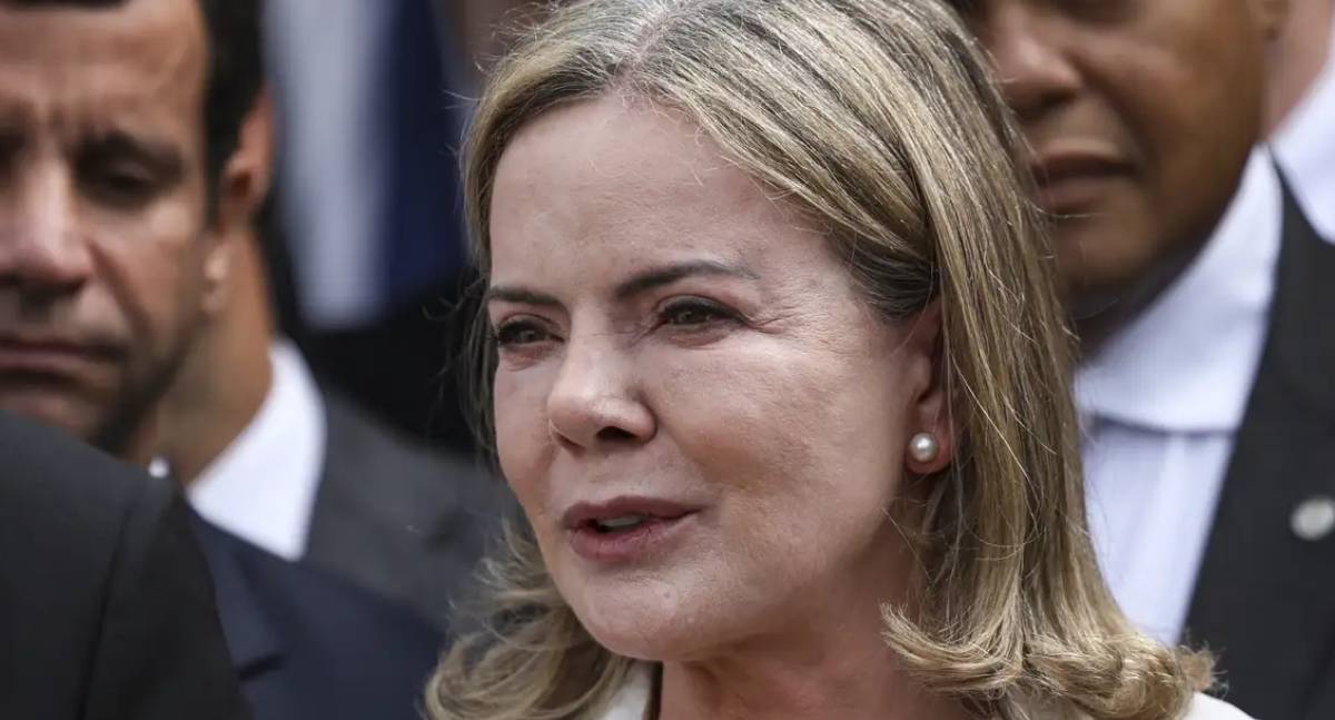 Gleisi Hoffmann confirma saída da Secretaria de Relações Institucionais para disputar o Senado