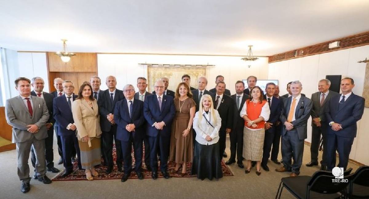 Presidente do TRE-RO participa de reunião institucional no STF sobre desafios da magistratura