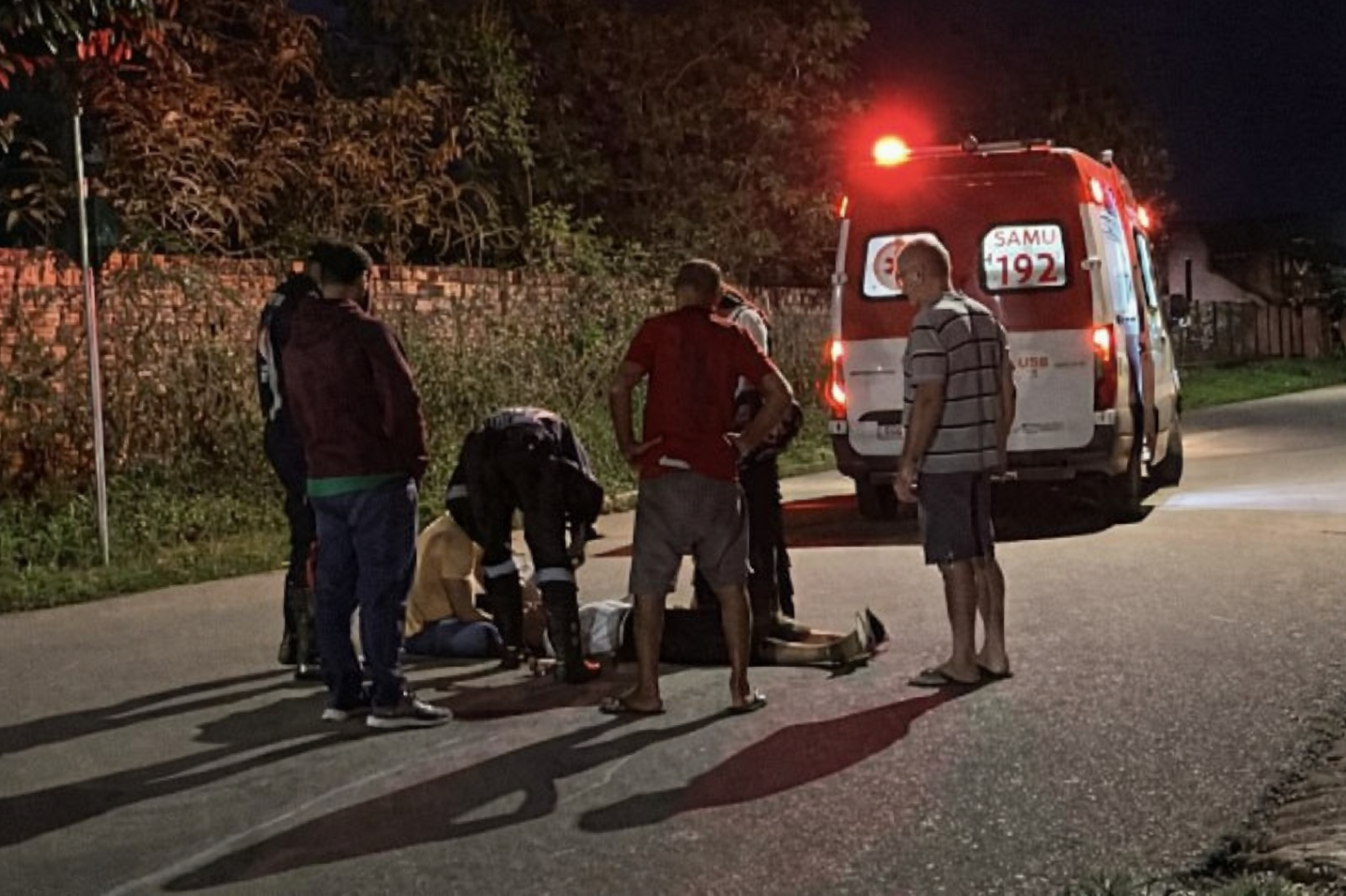 Jovem fica gravemente ferida em acidente de moto na zona Leste
