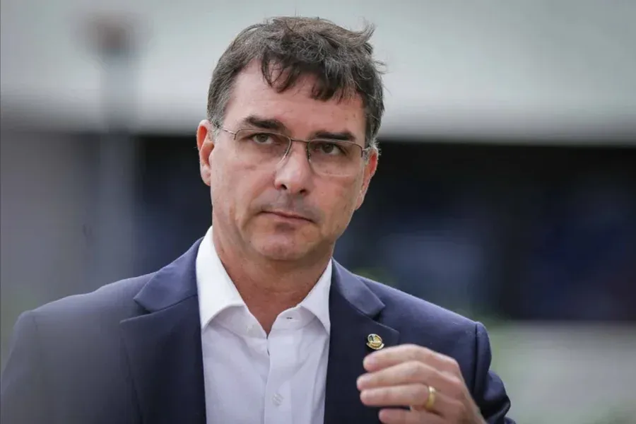 Marqueteiro de Lula se reúne com PT por “artilharia” contra Flavio
