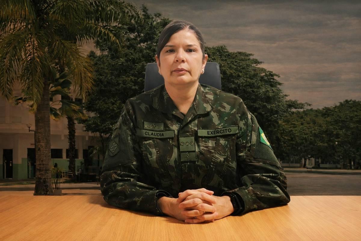 Primeira mulher general do Exército Brasileiro toma posse