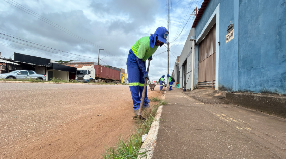 Ações de limpeza e roçagem avançam em diferentes regiões da capital