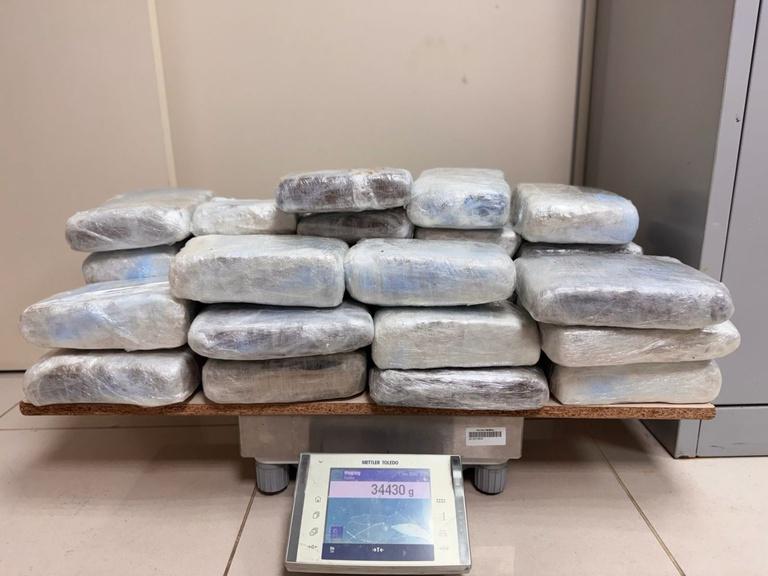 FICCO/AM apreende mais de 30 kg de droga e prende dois homens