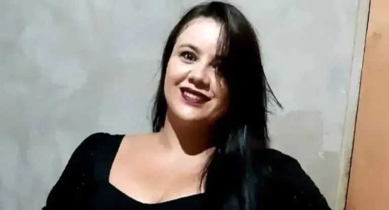 Mulher morre em colisão entre caminhão e moto na BR-364