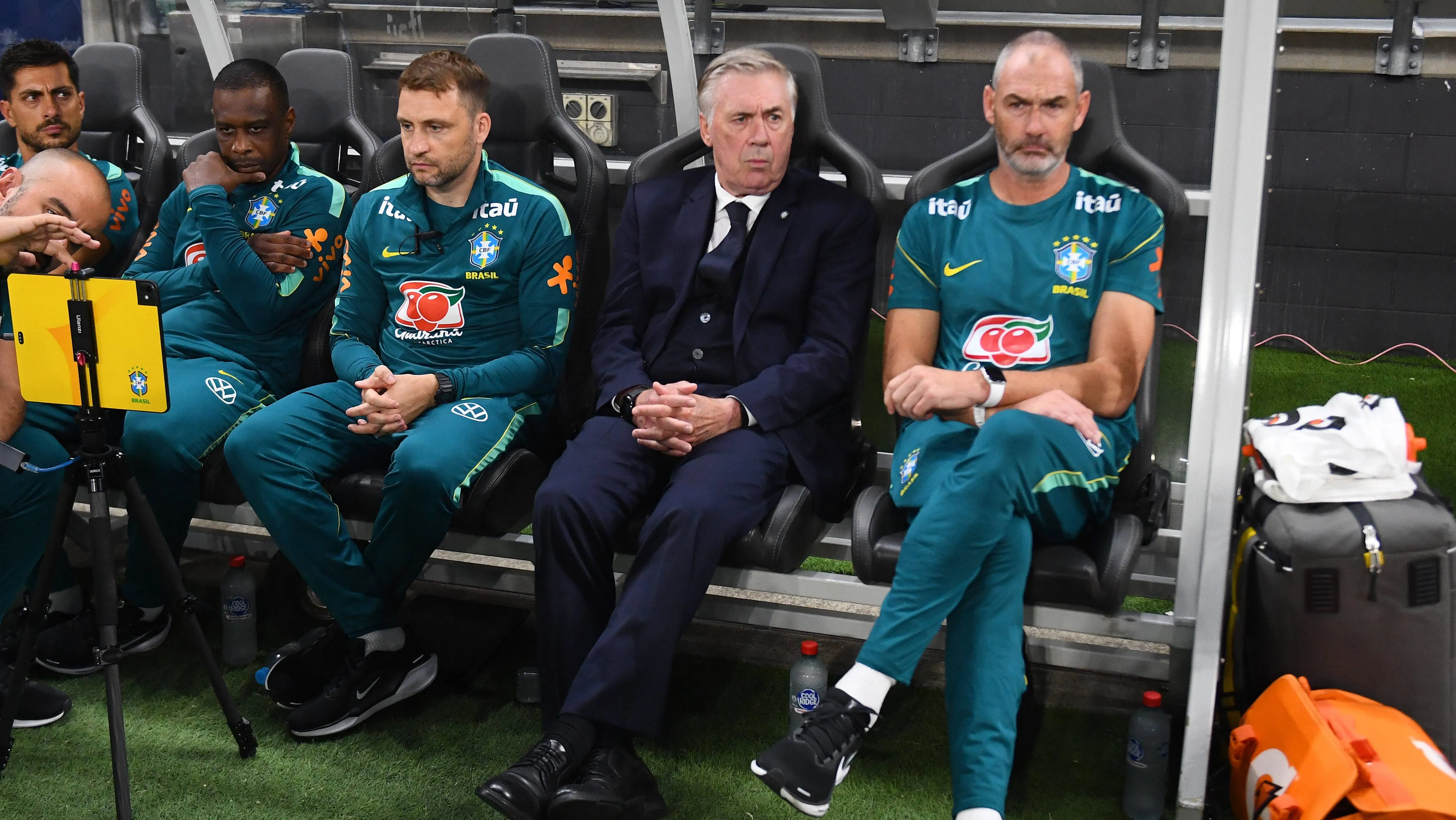 Futebol pobre da seleção brasileira repete erros de Ancelotti em preocupante empate com a Austrália