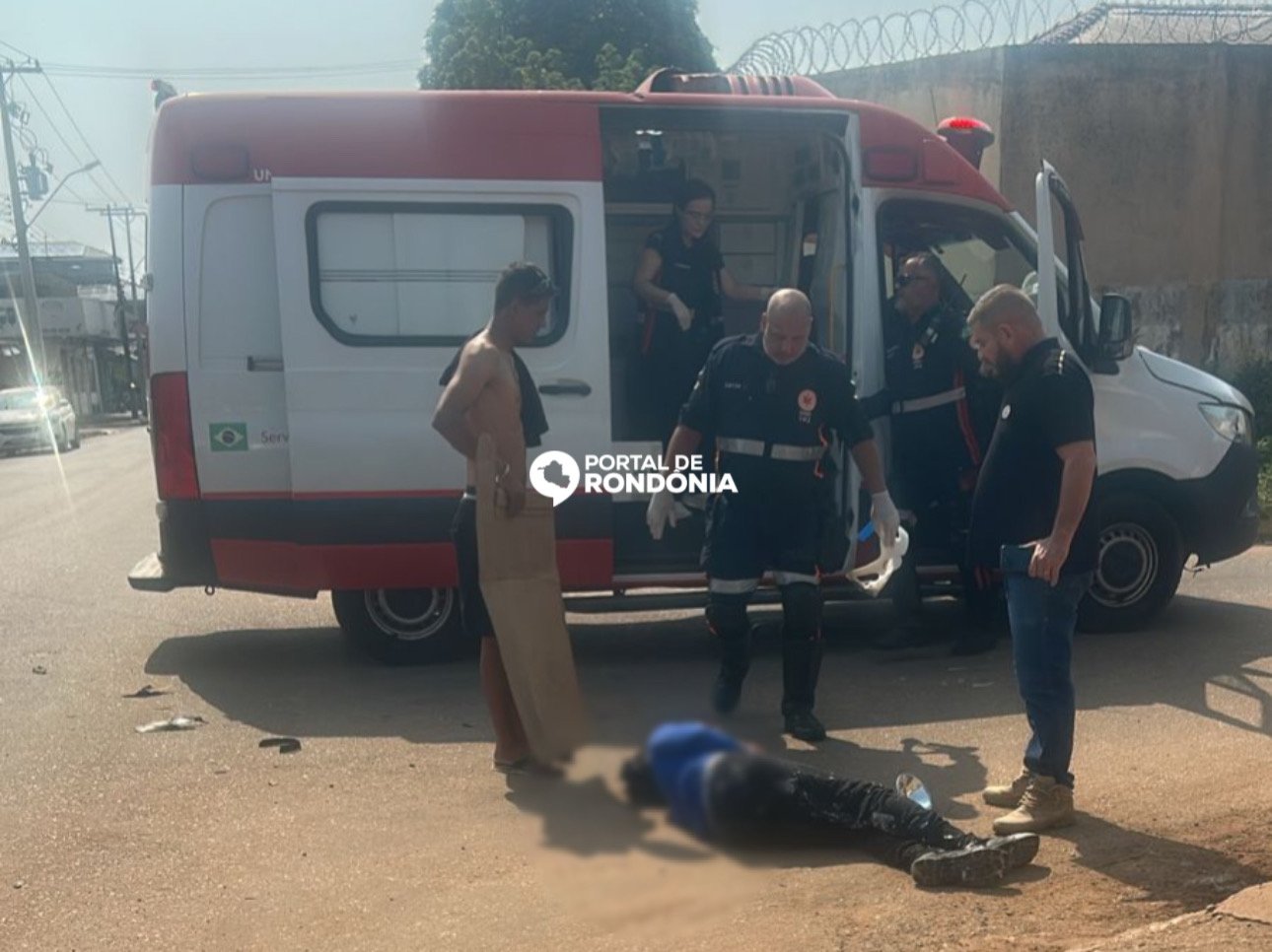 Motociclista fica ferido após carro invadir preferencial na zona leste