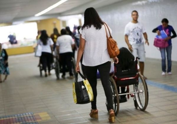 Projeto prioriza matrícula de aluno com deficiência em escola integral próxima