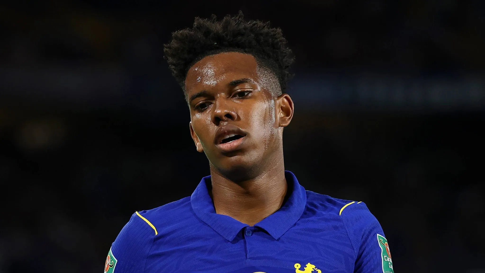 Qual a posição do Chelsea sobre Estêvão, após rumores de interesse do Barcelona?