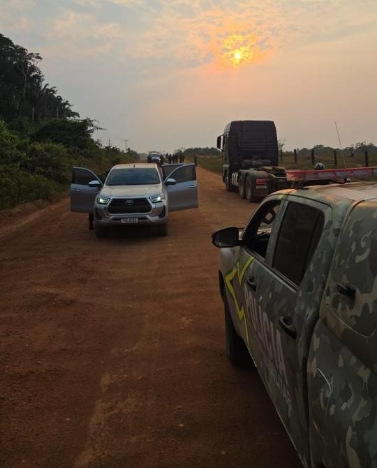 CACAULÂNDIA – AÇÃO INTEGRADA DAS FORÇAS DE SEGURANÇA RESULTA NA RECUPERAÇÃO DE TRÊS VEÍCULOS ROUBADOS EM PROPRIEDADE RURAL