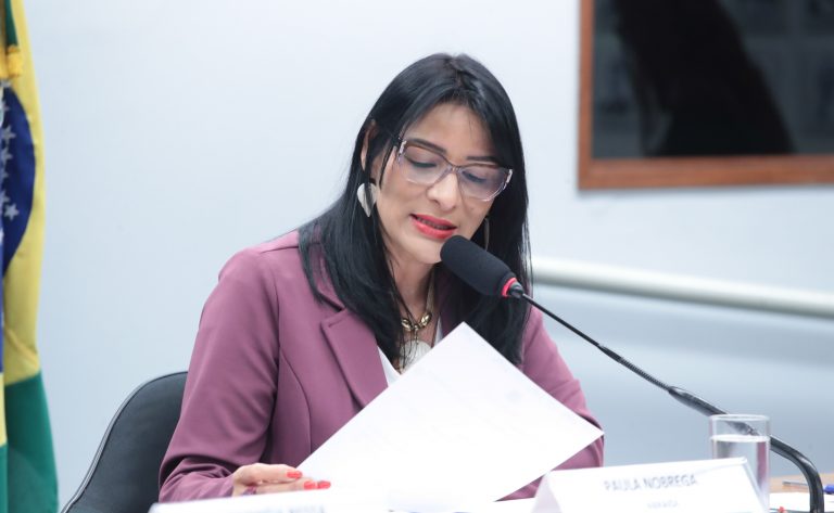 Comissão aprova reconhecimento do benzimento como prática de cultura popular e saúde
