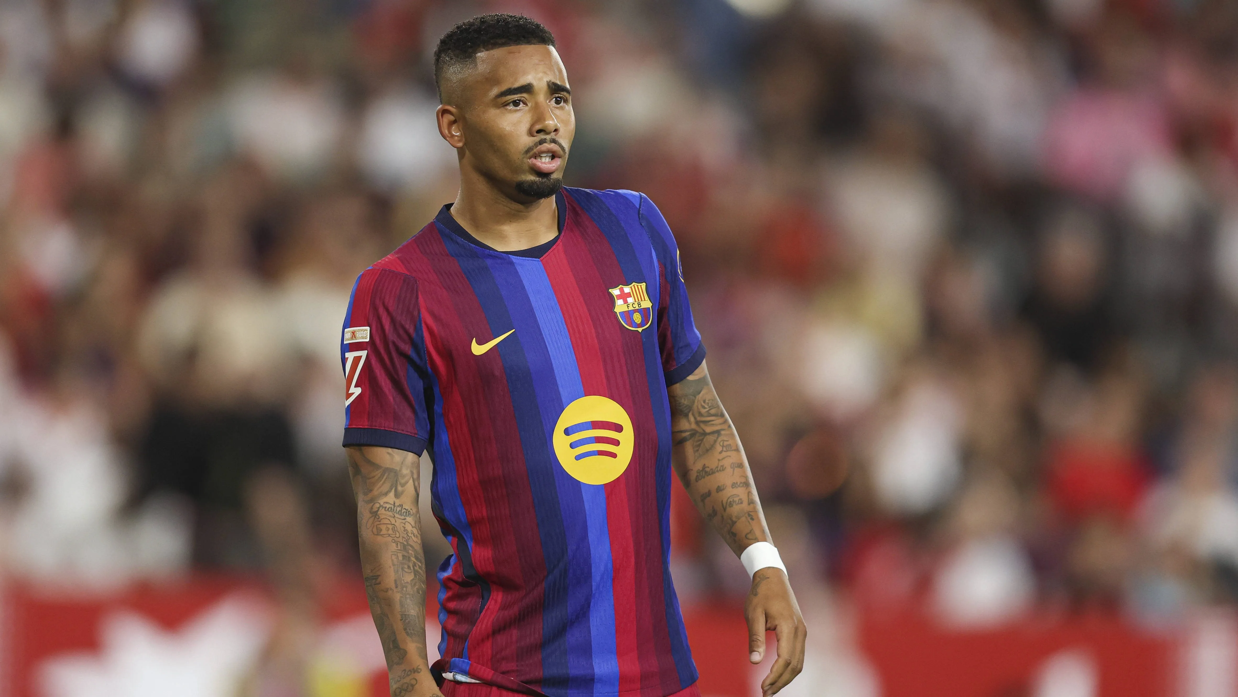‘Gabriel Jesus melhorou muito, gosto do que vejo’: Flick revela planos para camisa 9 do Barcelona