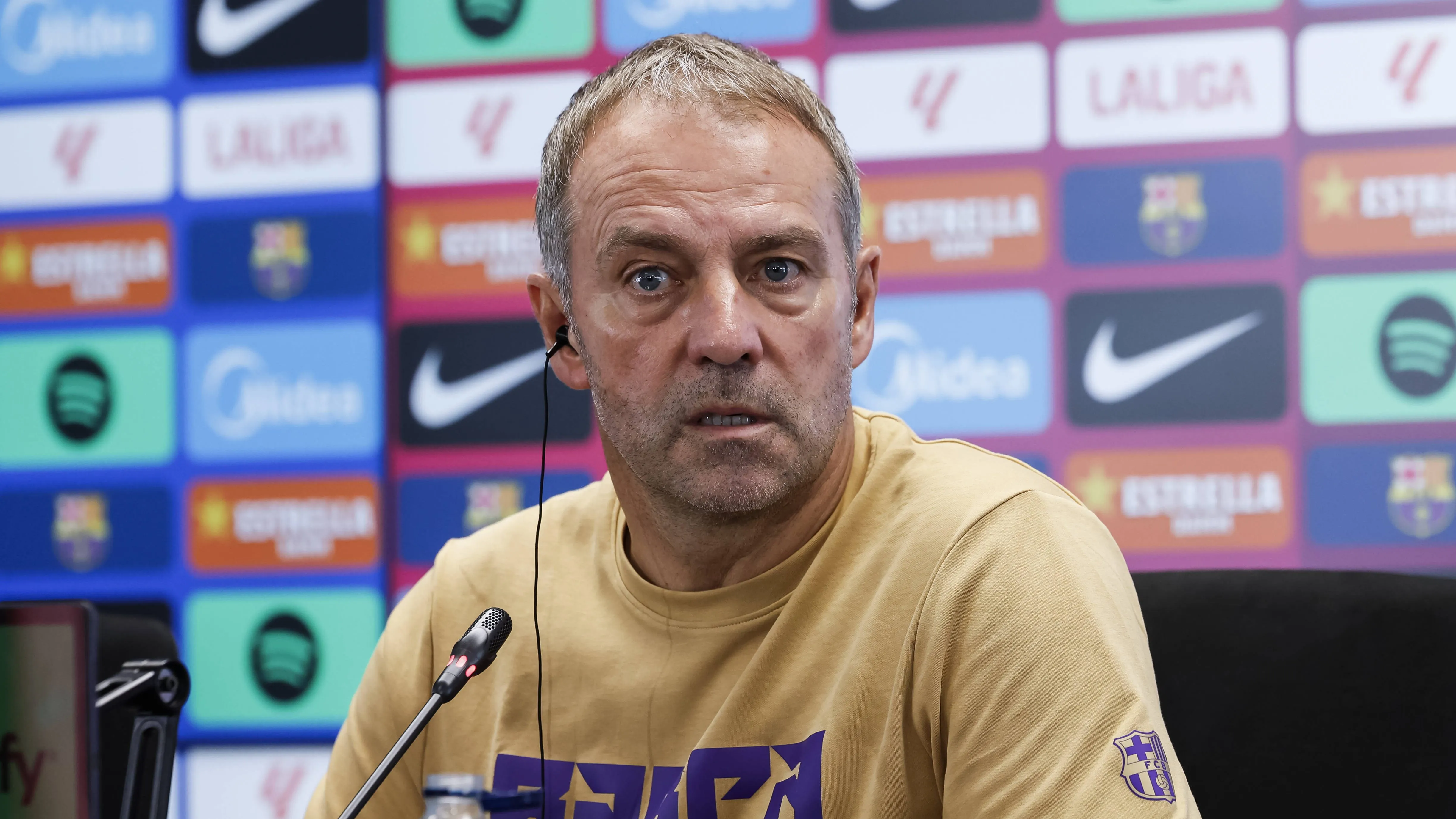 ‘Não gosto de falar sobre jogadores fora do Barcelona, mas o nível dele é muito alto’, diz Flick