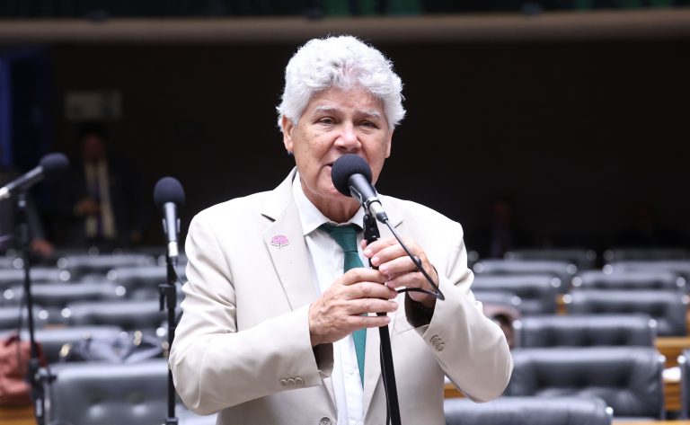 Projeto limita doações eleitorais de pessoas físicas a dez salários mínimos